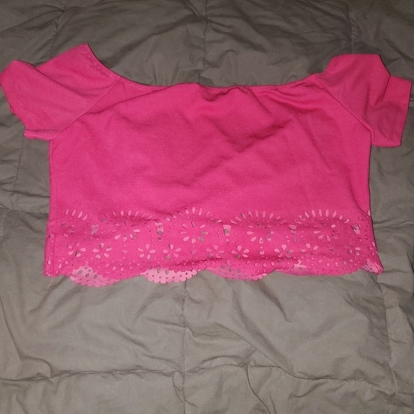 Shein curve bright pink crop top with cutouts - Picture 4 of 4